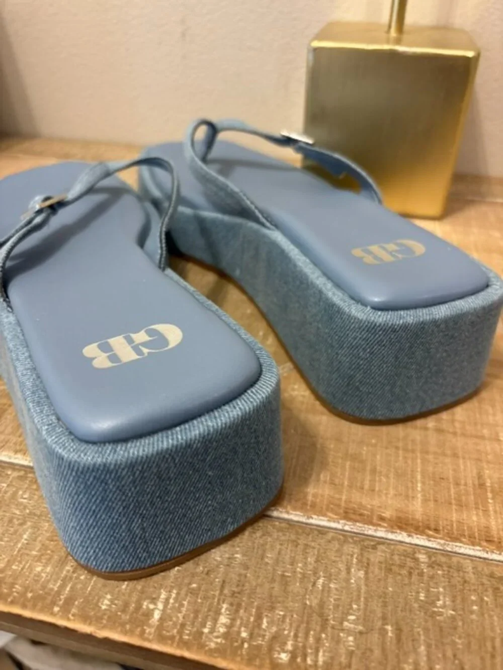 NWOT GB Gianni Bini Platform Thong Sandals Light Blue Denim Size 8.5